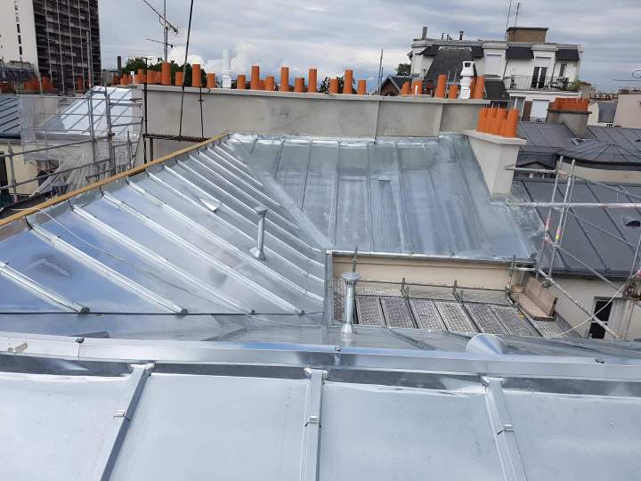 Travaux de zinguerie pour une étanchéité parfaite de votre toiture